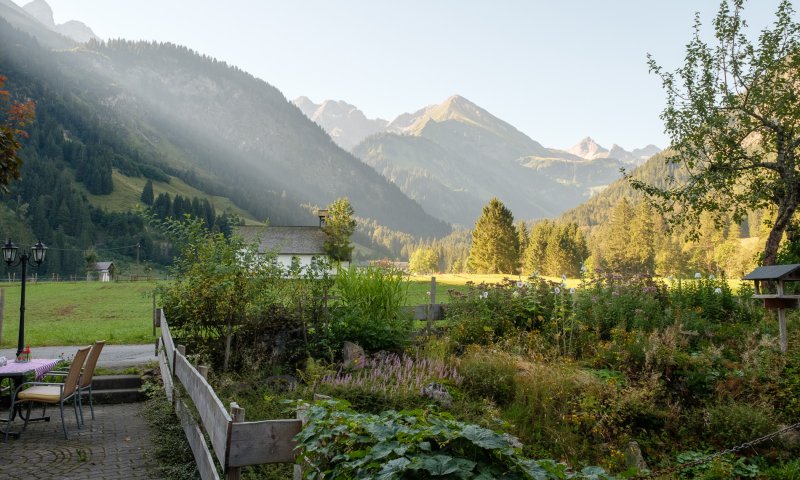 Im malerischen Stillachtal liegt unsere Hochzeitslocation Allgäu. Für alle, die Wert auf eine familiäre Atmosphäre und Gemütlichkeit legen.