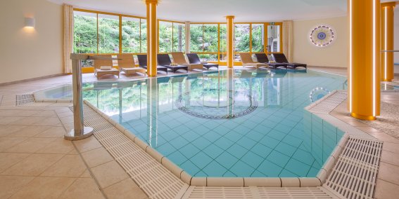 Unser Allgäu Hotel mit Pool bietet Ruhe, Aussicht und angenehme Temperaturen – ideal für entspannte Stunden nach einem aktiven Tag.