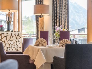 Restaurant mit Bergblick
