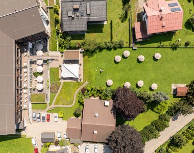 Aus der Luft - Blick aufs Hotel von oben