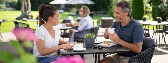 Entspannter Nachmittag im Café Himmelschrofen mit Bergblick