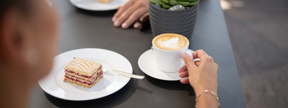 Kaffeegenuss und Kuchen im Café Himmelschrofen