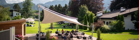 Sonnenverwöhnter Sommernachmittag im Café Himmelschrofen