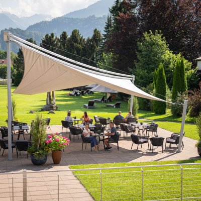 Idyllischer Nachmittag in unserem Garten-Café Himmelschrofen