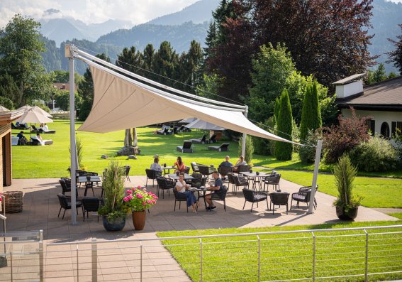 Idyllischer Nachmittag in unserem Garten-Café Himmelschrofen