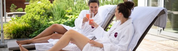 Entspannte Auszeit unter dem Sonnenschirm