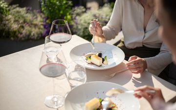 Feine Desserts im Licht der Nachmittagssonne