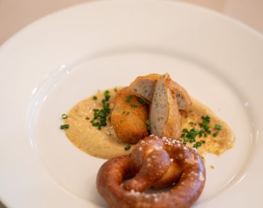 Bayerischer Genuss - Brezel mit Weißwurstpraline