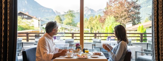 Frühstück mit Bergblick