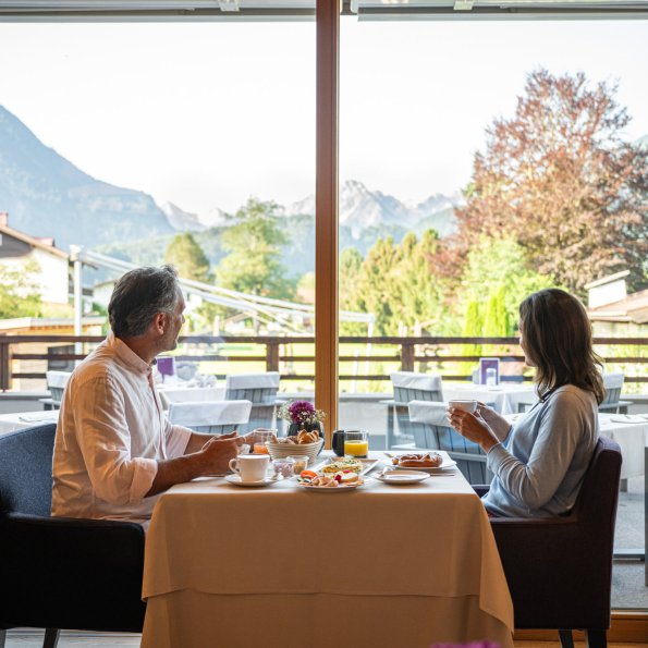 Frühstück mit Bergblick