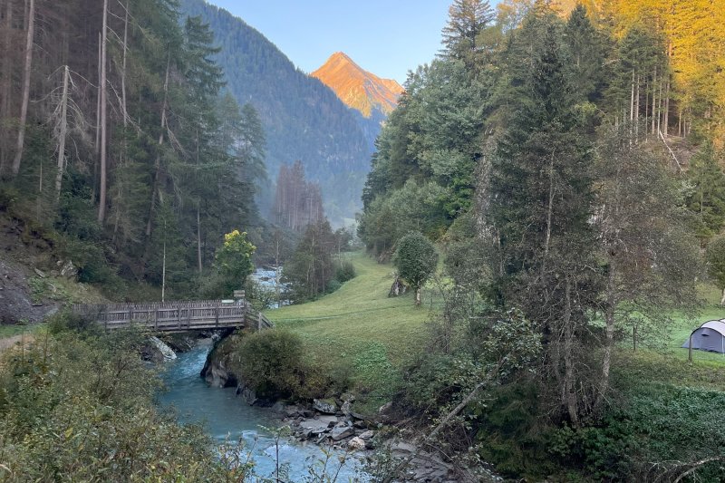 Panoramablick ins Umbaltal bei Prägraten am Großvenediger. Die beeindruckende Berglandschaft rund um das Virgental und den Nationalpark Hohe Tauern lädt zu abwechslungsreichen Wanderungen und Bergtouren in Osttirol ein.