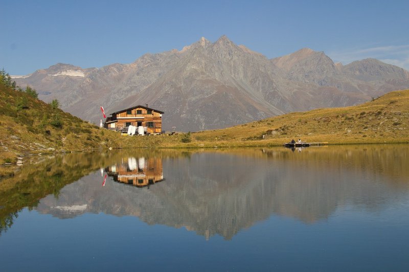 Die Bergerseehütte in der Venedigergruppe ist ein wunderschönes Wanderziel im Virgental bei Prägraten am Großvenediger. Umgeben von beeindruckender Berglandschaft und dem Bergersee bietet die Hüttentour ein besonderes Naturerlebnis im Nationalpark Hohe Tauern – ideal für einen Wanderurlaub in Osttirol rund um die HEIMAT in Hinterbichl.