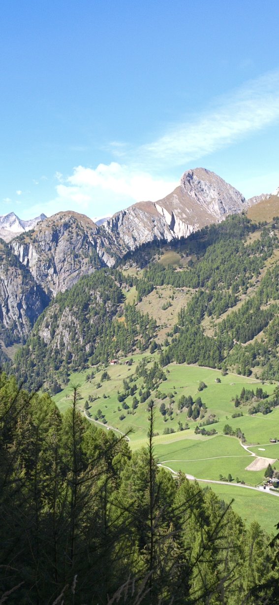 Bergpanorama im Virgental mit Blick auf die Schlüsselspitze und den Finsterwitzkopf. Die beeindruckende Bergwelt rund um Prägraten am Großvenediger bietet ideale Voraussetzungen für Wandern, Bergsteigen und Naturerlebnisse im Nationalpark Hohe Tauern.