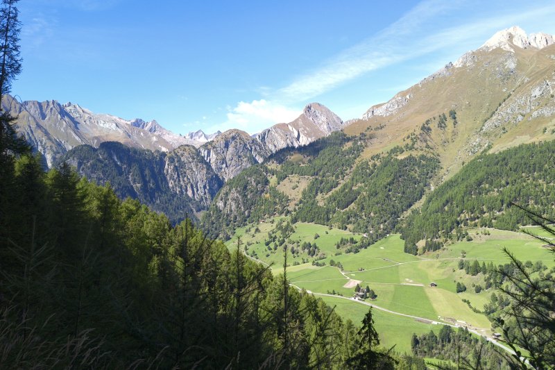 Bergpanorama im Virgental mit Blick auf die Schlüsselspitze und den Finsterwitzkopf. Die beeindruckende Bergwelt rund um Prägraten am Großvenediger bietet ideale Voraussetzungen für Wandern, Bergsteigen und Naturerlebnisse im Nationalpark Hohe Tauern.