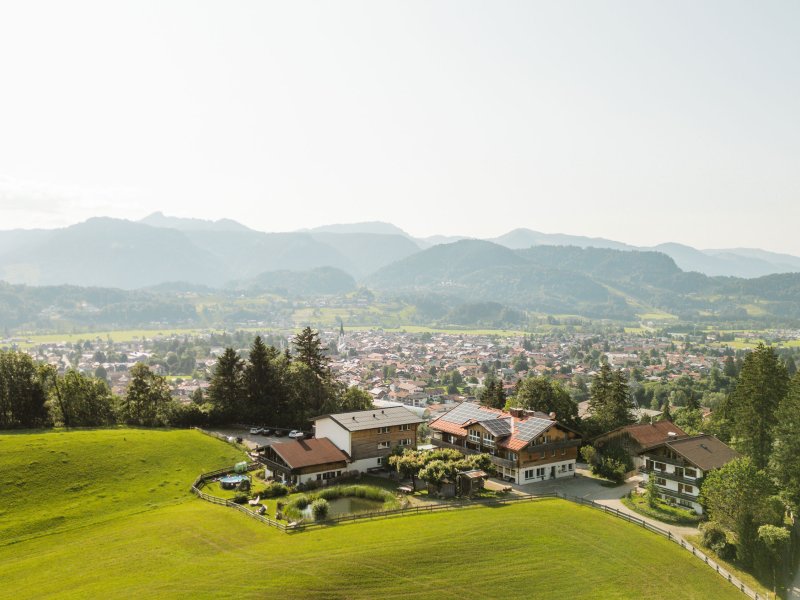 Kühberg von Oben mit Blick aufs Dorf