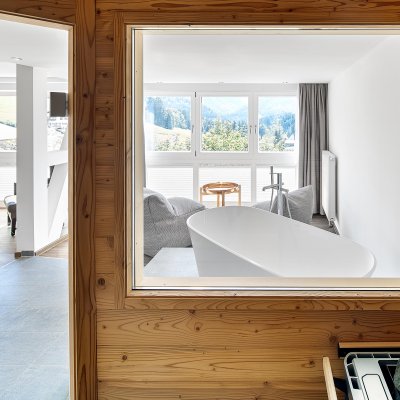 Suite mit Sauna und freistehender Panorama-Badewanne