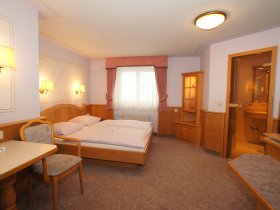 geräumiges Doppelzimmer Kat. B