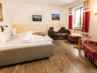 Gemütliches Zimmer in einem Hotel in den Alpen