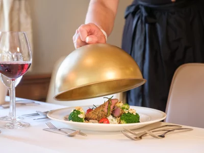 Unsere hervorragende Küche wird Sie sicher beeindrucken, denn unsere Küche steht für purer Genuss. Erleben Sie köstliche Speisen im Mohren Hotel Oberstdorf.