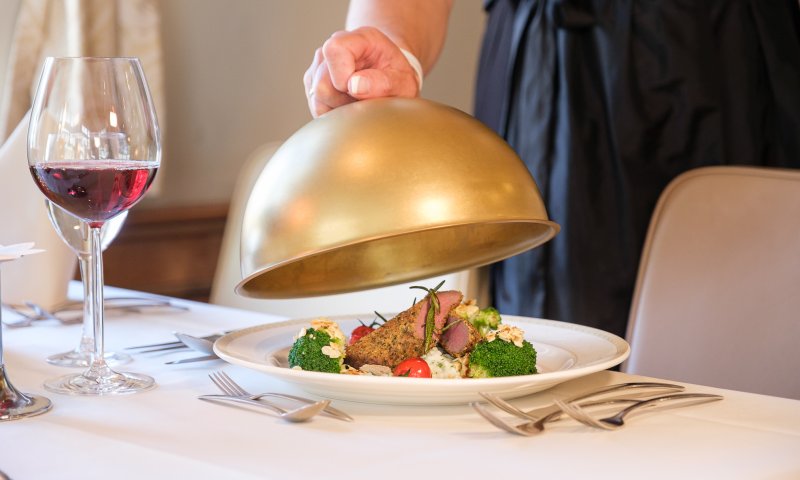 Unsere hervorragende Küche wird Sie sicher beeindrucken, denn unsere Küche steht für purer Genuss. Erleben Sie köstliche Speisen im Mohren Hotel Oberstdorf.