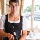 Restaurantleitern Nathalie Türtscher empfiehlt Ihnen gerne einen korrespondierenden Wein zum Gericht.