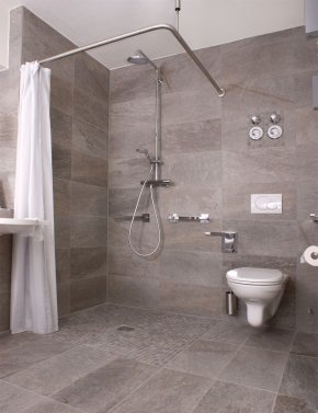 Behindertenfreundliches Badezimmer