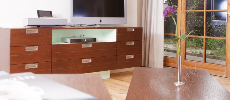 Wohnzimmer mit moderner Technik