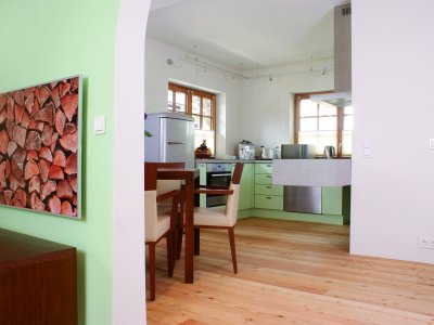 Die große Wohnküche der Ferienwohnung Mohren ist zu 100% barrierefrei gestaltet.
