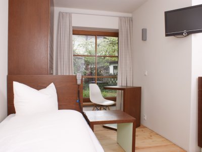 Das zweite Schlafzimmer ist mit zwei Einzelbetten ausgestattet. Eines davon ist elektronisch verstellbar.