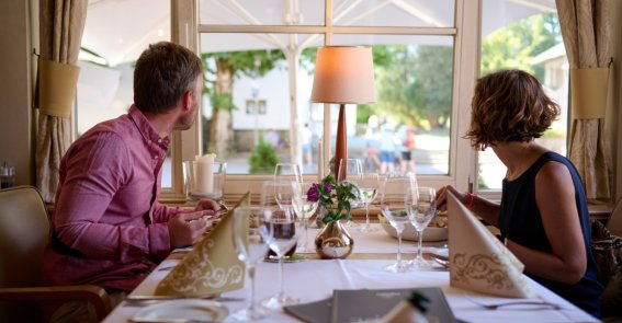 Mitten in Oberstdorf können Sie sich im Mohren Restaurant verwöhnen lassen.