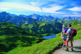 Wandern Sie entlang der zahlreichen Wanderwege, die direkt vom Hotel Mohren los starten!