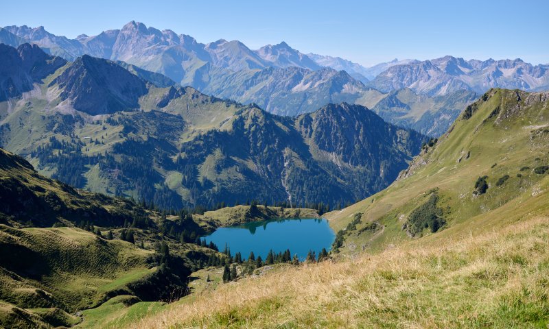 Vom Mohren Hotel Oberstdorf eine Wanderung auf das Nebelhorn unternehmen, dank gratis Bergbahnkarten