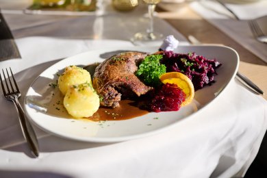 Festtagsmenü im Mohren Restaurant Genießen Sie ein festliches Menü bei uns im Mohren Restaurant.
