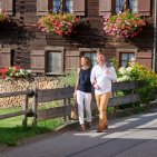 Bei einem Spaziergang durch Oberstdorf die Tradition hautnah erleben. Genießen Sie den Müßiggang während Ihres Aufenthalts im Mohren Hotel Oberstdorf