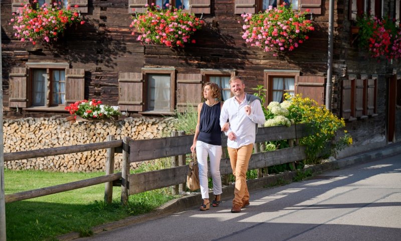 Bei einem Spaziergang durch Oberstdorf die Tradition hautnah erleben. Genießen Sie den Müßiggang während Ihres Aufenthalts im Mohren Hotel Oberstdorf
