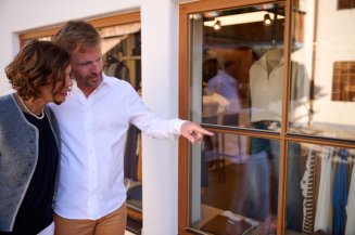 In den Gassen von Oberstdorf lässt es sich gut durch die Läden bummeln.