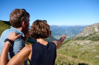 Wandern Sie im Sommer auf das Nebelhorn und staunen Sie über den 400-Gipfel-Blick.