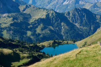 Das wunderschöne Bergpanorama mit Blick auf den Seealpsee erleben Sie, wenn Sie am Nebelhorn wandern.