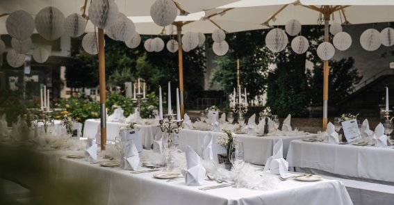 Lassen Sie sich kulinarisch verwöhnen und erleben Sie eine Auszeit, die Genuss und Leichtigkeit auf schönste Weise verbindet. Egal ob bei einem leckeren Brunch in Oberstdorf zum Muttertag oder bei geschmackvollen Variationen zu den verschiedensten kulinarischen Events in Oberstdorf - das Hotel Mohren verwöhnt seine Gäste mit köstlichsten Leckereien!