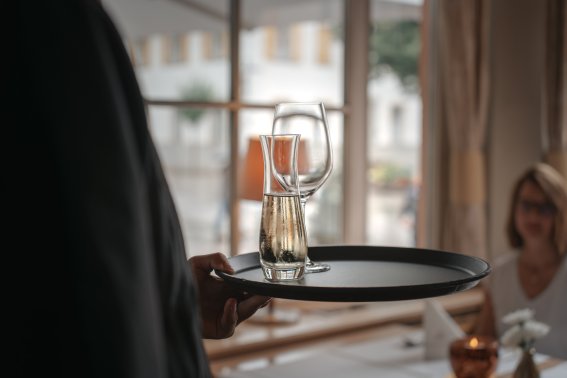 Genießen Sie unsere großen Auswahl an qualitativ hochwertigen, offenen und regionalen Weinen oder tasten Sie sich an feinste Tropfen aus der ganzen Welt bei uns in Oberstdorf.