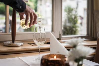 Während Ihres Urlaubes genießen Sie genussvolle Momente in unserem Restaurant Mohren in Oberstdorf. Genießen Sie unsere hochwertige regionale Küche direkt am Marktplatz in Oberstdorf.