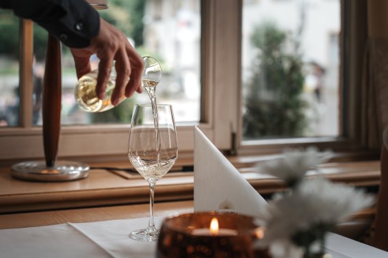 Während Ihres Urlaubes genießen Sie genussvolle Momente in unserem Restaurant Mohren in Oberstdorf. Genießen Sie unsere hochwertige regionale Küche direkt am Marktplatz in Oberstdorf.