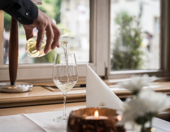 Während Ihres Urlaubes genießen Sie genussvolle Momente in unserem Restaurant Mohren in Oberstdorf. Genießen Sie unsere hochwertige regionale Küche direkt am Marktplatz in Oberstdorf.
