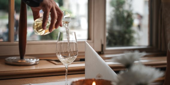 Während Ihres Urlaubes genießen Sie genussvolle Momente in unserem Restaurant Mohren in Oberstdorf. Genießen Sie unsere hochwertige regionale Küche direkt am Marktplatz in Oberstdorf.