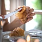 Starten Sie Ihren Morgen mit einem genussvollen Frühstück im Grandhotel in Oberstdorf Starten Sie Ihren Urlaub im Allgäu mit einem reichhaltigen Frühstück und regionalen Spezialitäten.