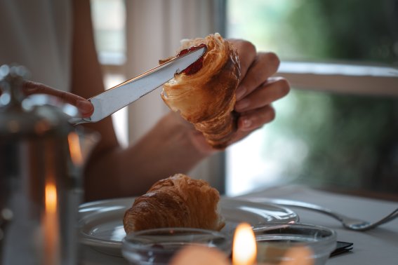 Starten Sie Ihren Morgen mit einem genussvollen Frühstück im Grandhotel in Oberstdorf Starten Sie Ihren Urlaub im Allgäu mit einem reichhaltigen Frühstück und regionalen Spezialitäten.