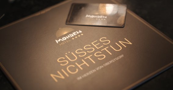 Entspannung pur im Hotel Mohren Oberstdorf: Mit dem Arrangement „Süßes Nichtstun“ genießen Gäste erholsame Tage voller Genussmomente im Herzen von Oberstdorf. Perfekt für eine Auszeit im Allgäu mit Wohlfühlgarantie.