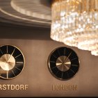 Im Hotel Mohren in Oberstdorf verliert die Zeit ihre Bedeutung: Statt Minuten und Stunden zu zählen, genießen Gäste jeden Augenblick voller Ruhe und Genuss. So wird der Urlaub im Allgäu zu einer Auszeit, in der Erinnerungen wichtiger sind als die Uhr.