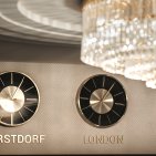 Im Hotel Mohren in Oberstdorf verliert die Zeit ihre Bedeutung: Statt Minuten und Stunden zu zählen, genießen Gäste jeden Augenblick voller Ruhe und Genuss. So wird der Urlaub im Allgäu zu einer Auszeit, in der Erinnerungen wichtiger sind als die Uhr.