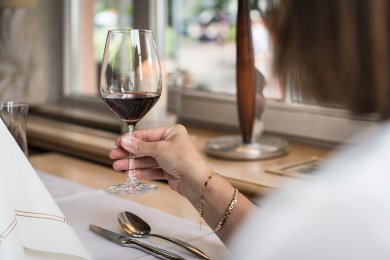 Genießen Sie unsere großen Auswahl an qualitativ hochwertigen, offenen und regionalen Weinen oder tasten Sie sich an feinste Tropfen aus der ganzen Welt bei uns in Oberstdorf.